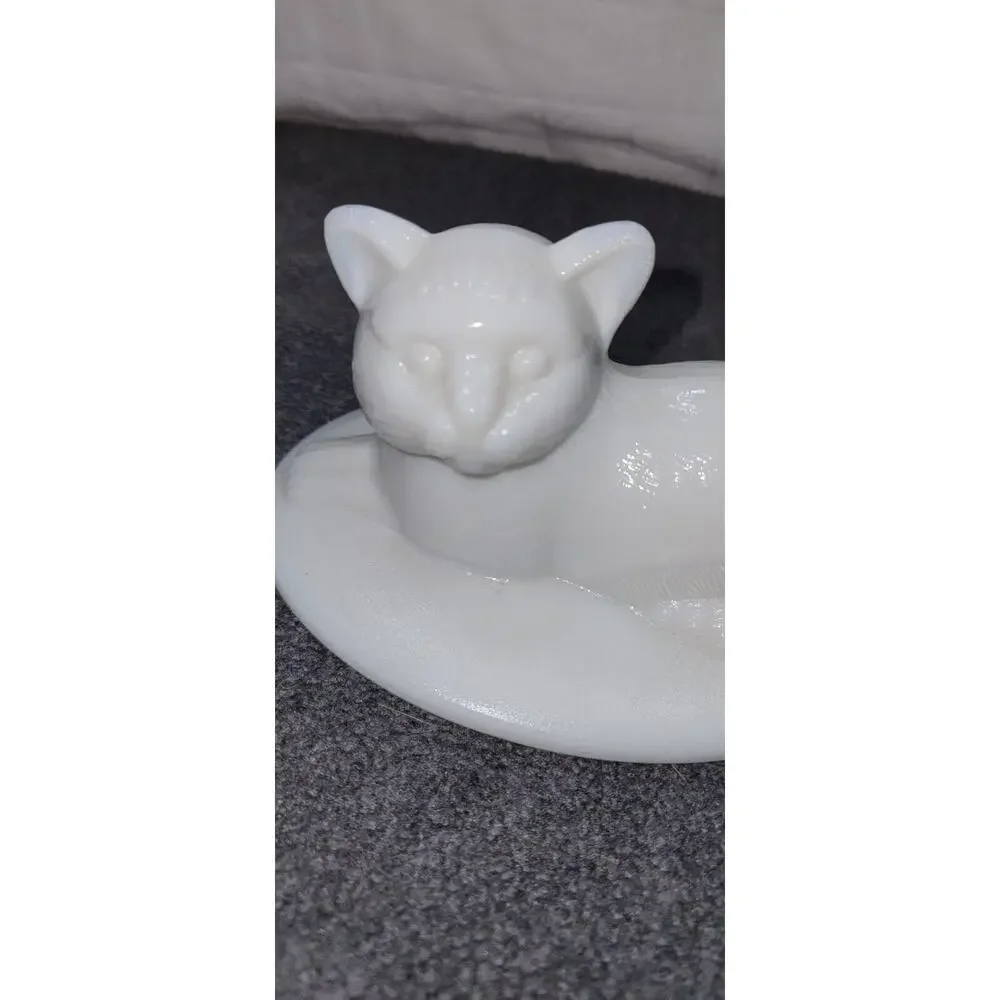 Vintage Westmoreland Milk Glass Cat Laying Down Trinket Box Lid Only 4.5"L - Picture 2 of 6